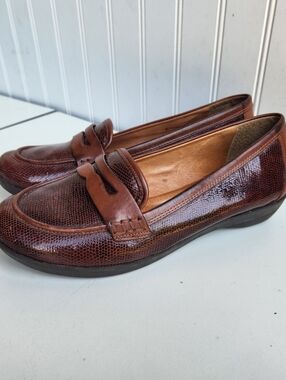 NURTURE Canary Womens 9 M Leather Slip On Wedge Shoes Dark Brown Comfort Sole